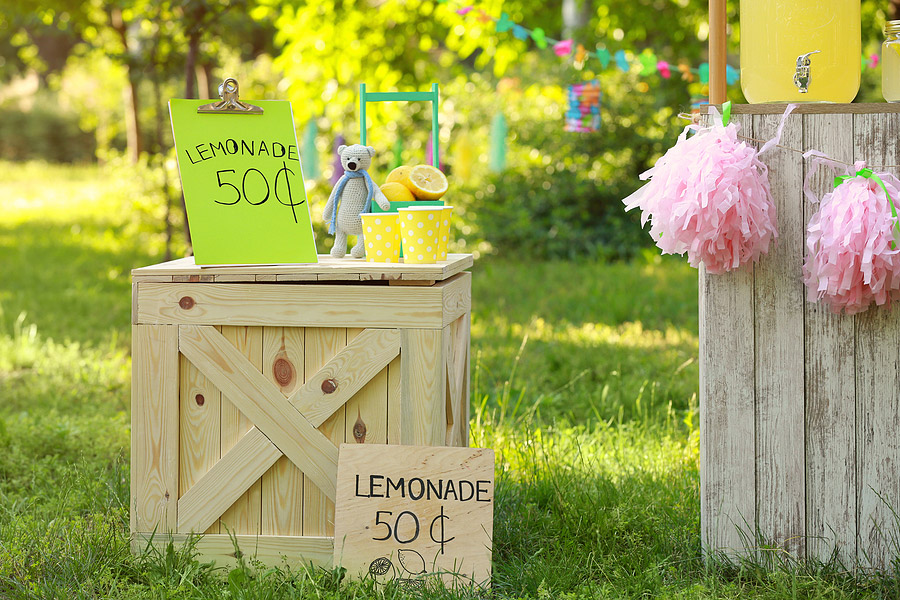 Decorated-Lemonade-Stand